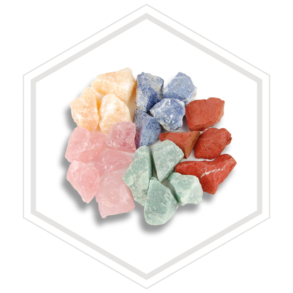 Petits morceaux de pierres brutes varies: citrine, sodalite, jaspe rouge, aventurine, quartz rose