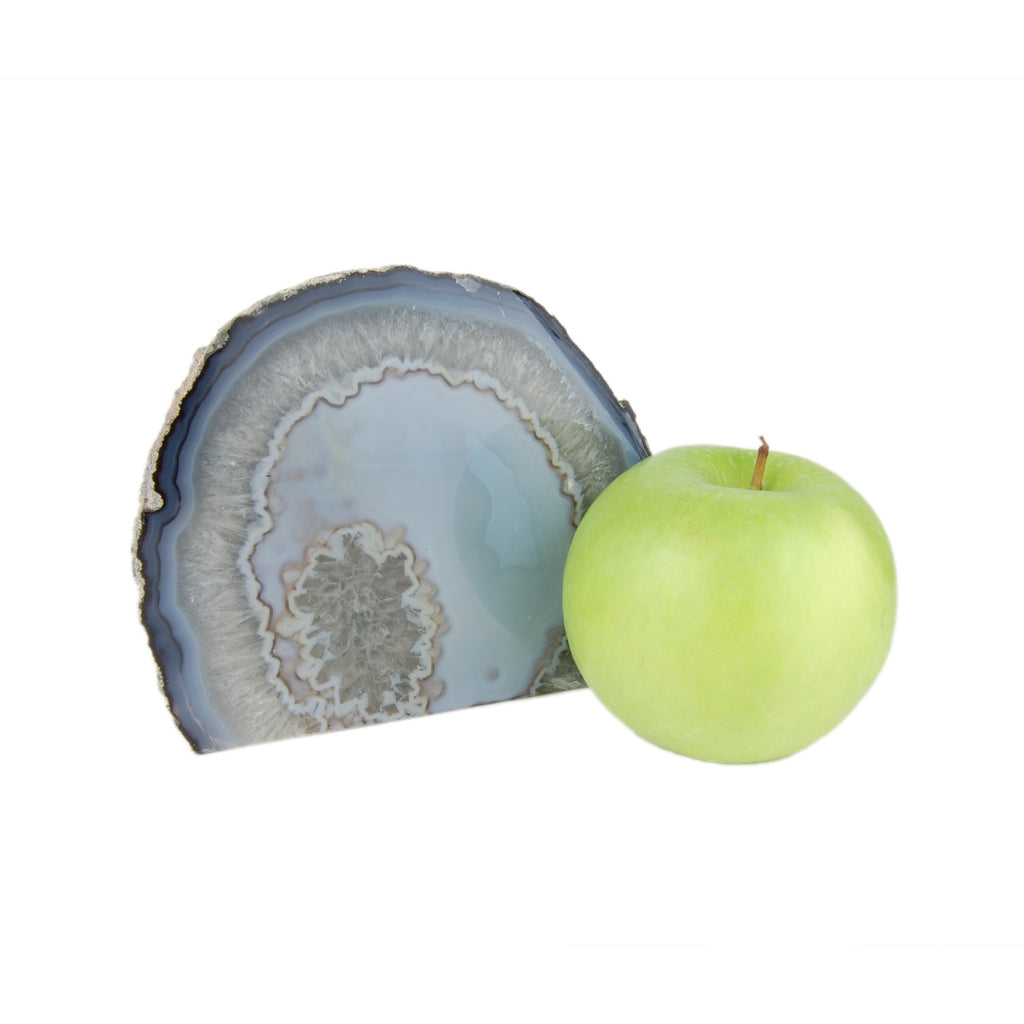 Agate bleue avec la base sciée et une face polie
