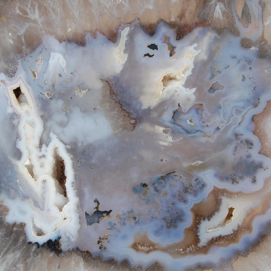 Tranches jumelles épaisses en agate bleue et grise avec présence de cristal de roche - motif de la face polie