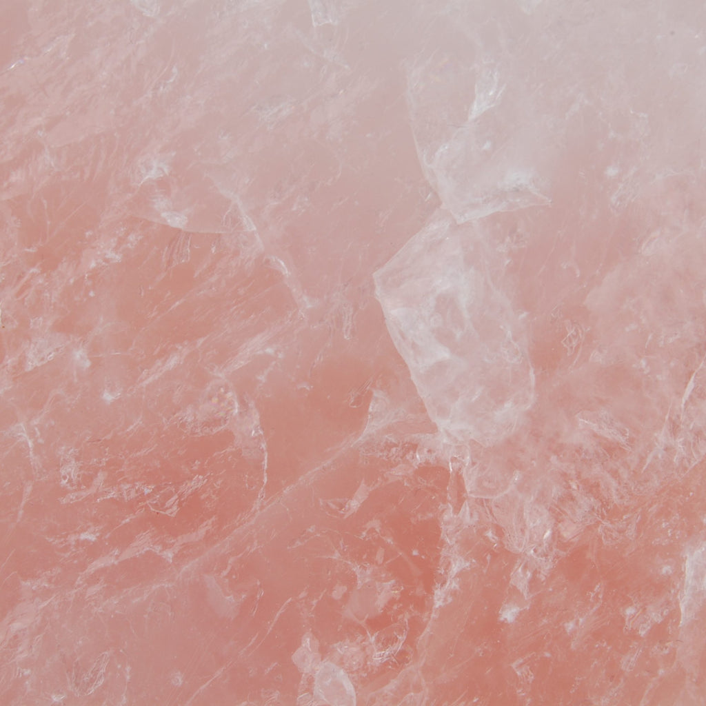 Morceau de quartz rose brut de forme aléatoire - motif